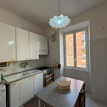 Retro Charm & Metro Comfort In Apartment