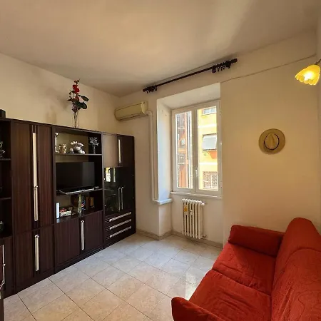 Apartment Retro Charm & Metro Comfort In *