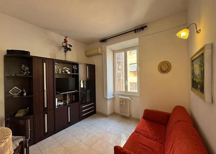 Apartment Retro Charm & Metro Comfort In *